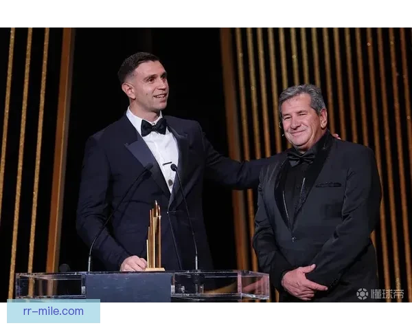 大马丁连续荣膺金球奖与雅辛奖彰显非凡足球实力