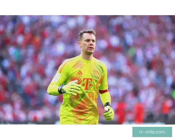 拜仁慕尼黑官方宣布门将诺伊尔续约一年续约期至2024年夏季