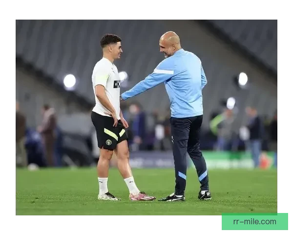 曼城以7500万欧元加浮动2000万欧元将阿尔瓦雷斯卖给马德里竞技