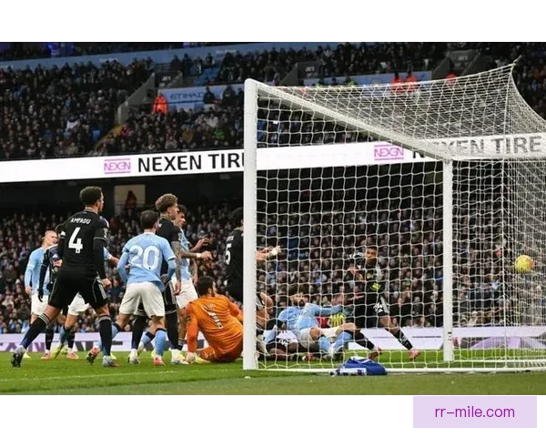 格瓦迪奥尔在曼城左后卫频繁进球展现超凡脚法技巧